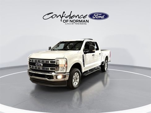 Used 2024 Ford F250 XLT image 3