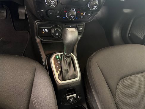 Used 2018 Jeep Renegade Altitude w/ UConnect 8.4 Nav Group AWD/4WD image 18