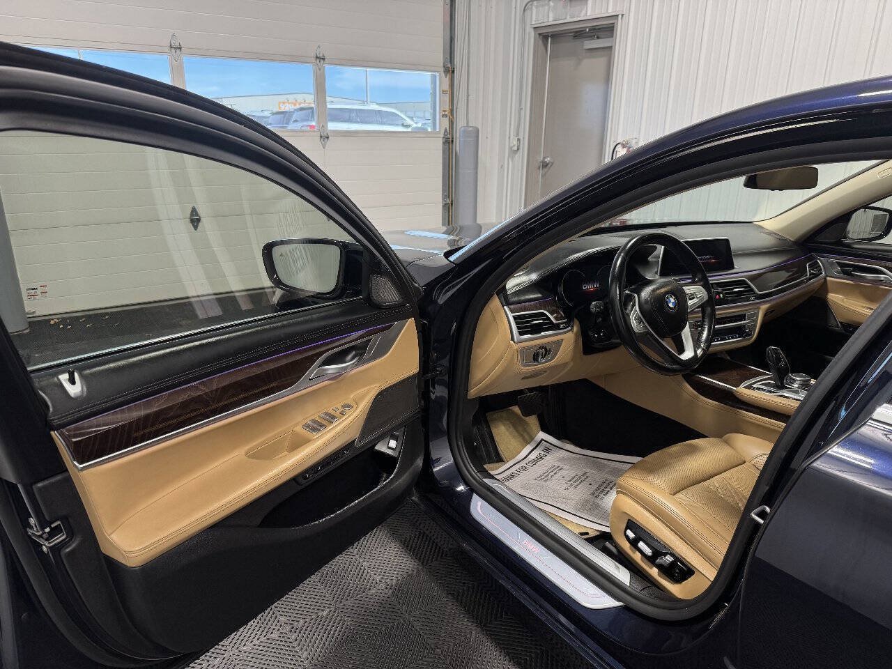 Used 2019 BMW 750i xDrive w/ Executive Package AWD/4WD image 4