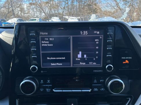 Used 2022 Toyota Highlander L image 28