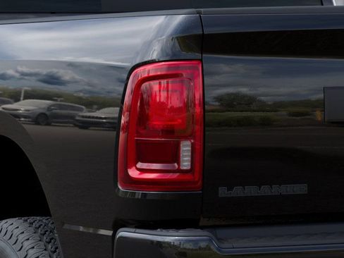 New 2026 RAM 2500 Laramie AWD/4WD image 14