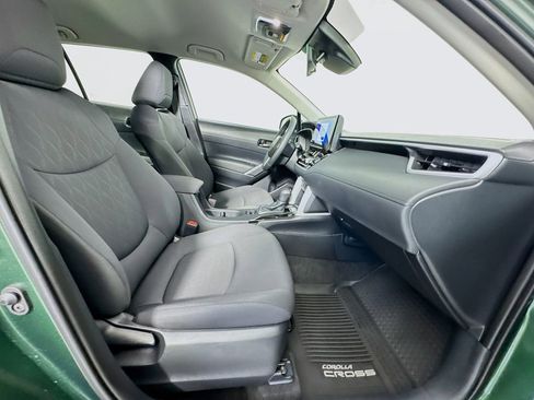 Used 2024 Toyota Corolla Cross LE image 30