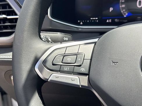 New 2026 Volkswagen Taos SE FWD image 17