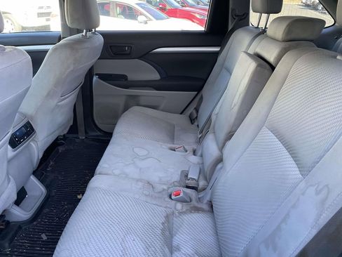 Used 2019 Toyota Highlander LE image 21