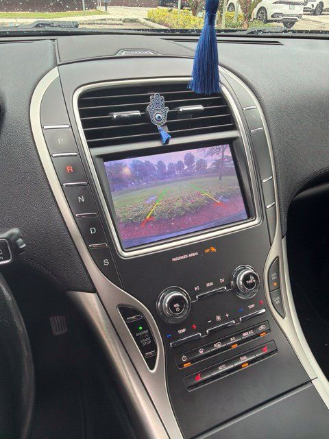 Used 2020 Lincoln Nautilus FWD image 2