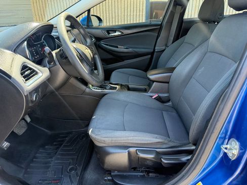 Used 2018 Chevrolet Cruze LT FWD image 11