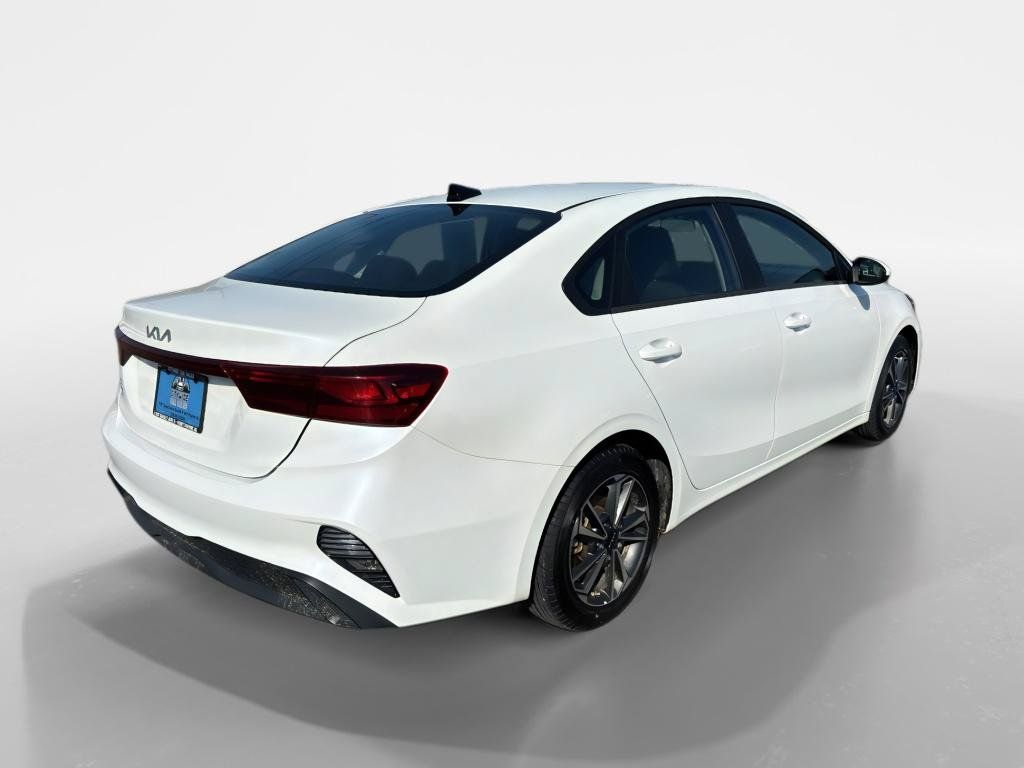 Used 2024 Kia Forte LXS FWD image 5