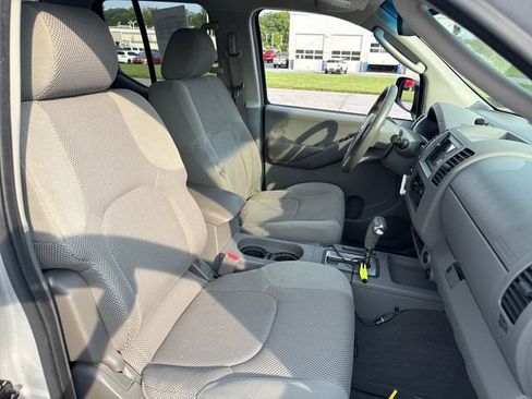 Used 2007 Nissan Frontier SE w/ SE Value Truck Pkg AWD/4WD image 9