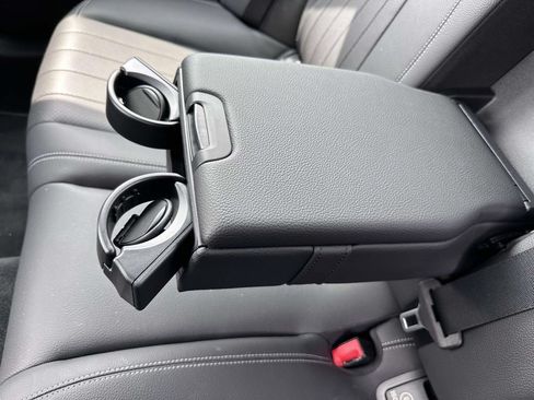 Used 2023 Mercedes-Benz E 350 4MATIC Sedan image 15