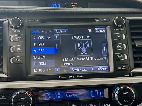 Used 2019 Toyota Highlander XLE image 14