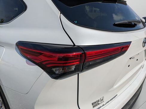 Used 2023 Toyota Highlander Limited FWD image 13