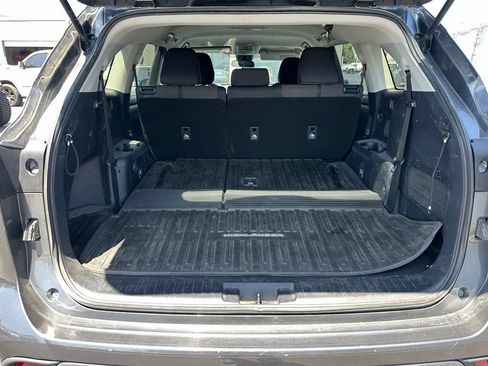 Used 2020 Toyota Highlander L AWD/4WD image 4