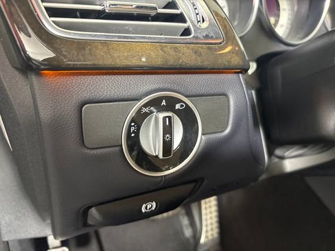 Used 2012 Mercedes-Benz CLS 550 image 23