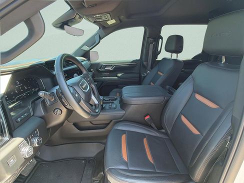 Used 2024 GMC Sierra 1500 AT4 w/ Technology Package AWD/4WD image 18