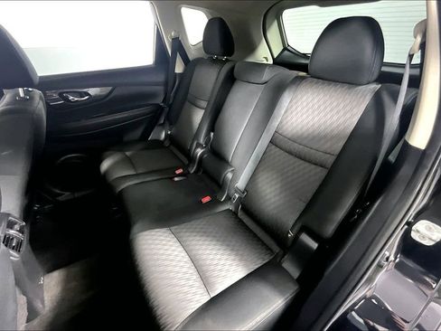 Used 2019 Nissan Rogue SV w/ Premium Package FWD image 25