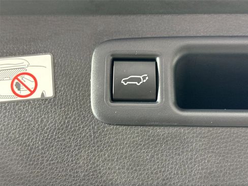 Certified 2025 Toyota Highlander LE FWD image 35