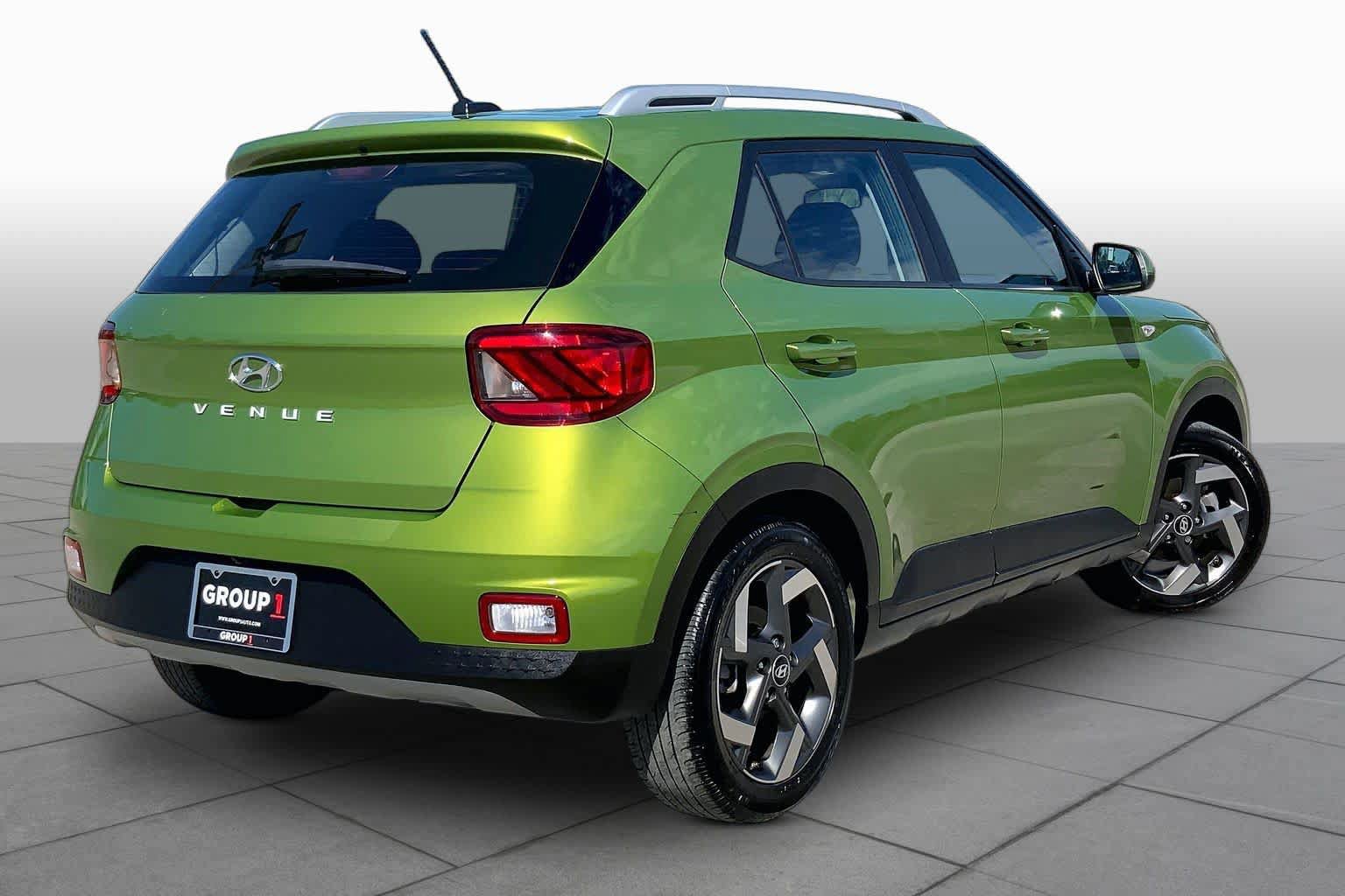 Used 2023 Hyundai Venue SEL FWD image 13