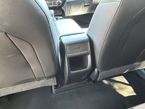 Used 2025 Chevrolet Trax LT FWD image 21