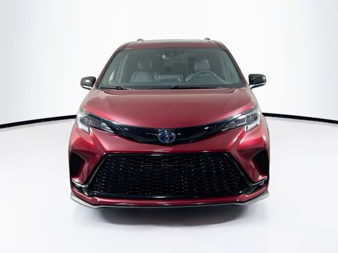 Used 2024 Toyota Sienna XSE image 2