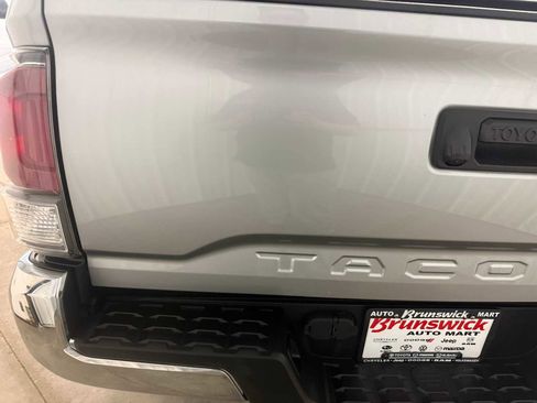 Certified 2023 Toyota Tacoma TRD Off-Road AWD/4WD image 17