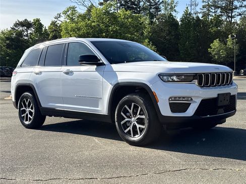 Used 2024 Jeep Grand Cherokee Limited AWD/4WD image 27