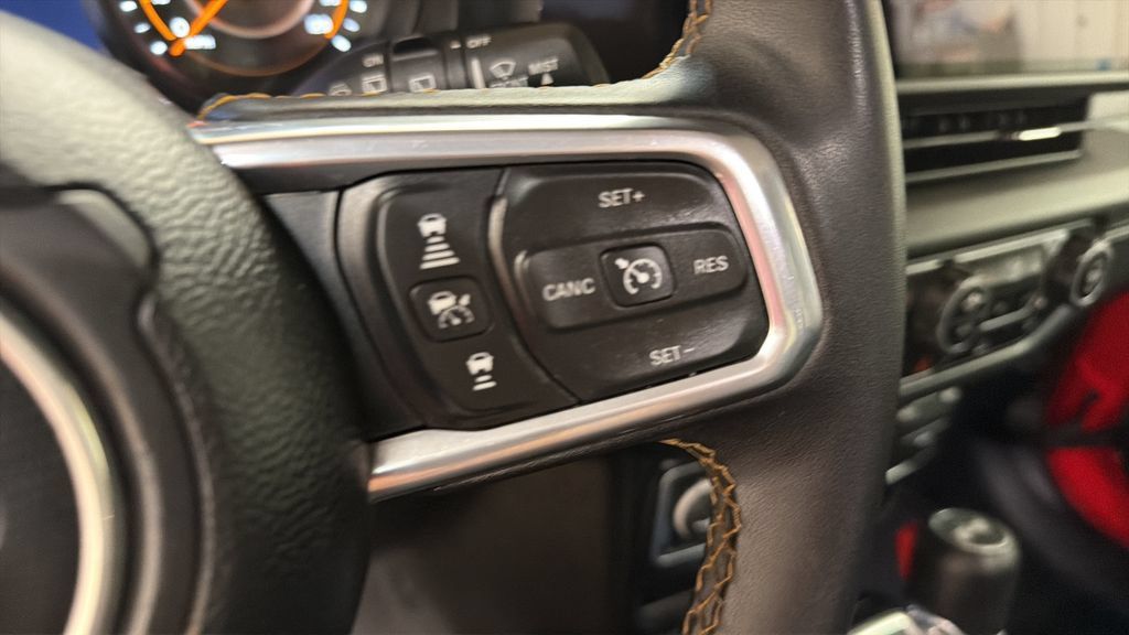 Used 2025 Jeep Wrangler Unlimited Sahara AWD/4WD image 17