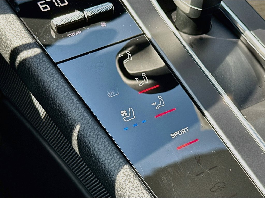 Certified 2026 Porsche Macan AWD/4WD image 23