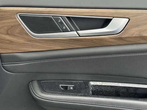 Used 2025 Volkswagen Atlas SE image 14