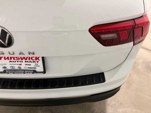 Certified 2022 Volkswagen Tiguan SE image 18