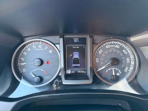 Used 2019 Toyota Tacoma TRD Off-Road AWD/4WD image 14
