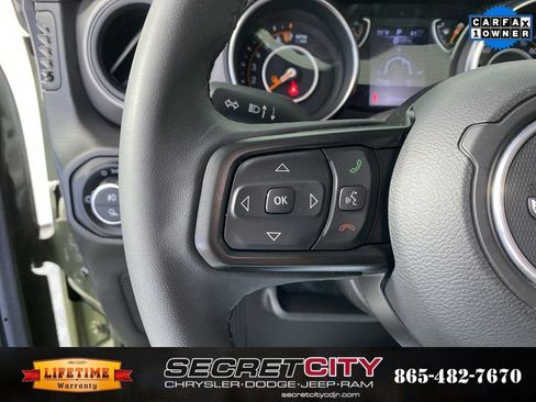 Used 2023 Jeep Gladiator Sport image 15
