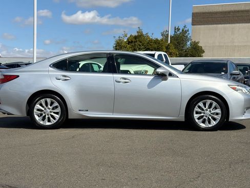 Used 2013 Lexus ES 300h w/ Luxury Pkg FWD image 6