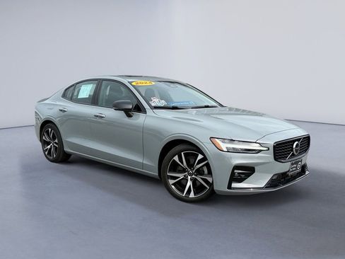 Used 2024 Volvo S60 B5 Core image 38