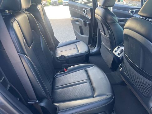 Used 2022 Kia Sorento EX w/ Panoramic Sunroof Package AWD/4WD image 16
