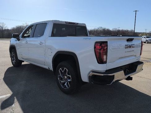 New 2026 GMC Sierra 1500 SLE image 4
