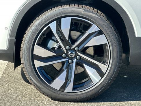 New 2026 Volvo XC40 B5 Ultra w/ Climate Package image 33