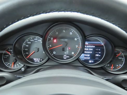 Used 2016 Porsche Panamera 4 image 34