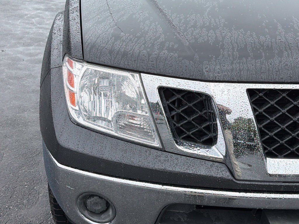 Used 2010 Nissan Frontier SE AWD/4WD image 22