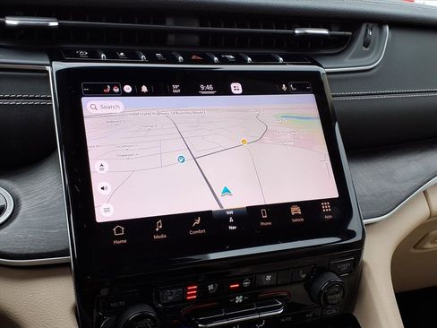 Used 2021 Jeep Grand Cherokee L Limited w/ Luxury Tech Group II image 8