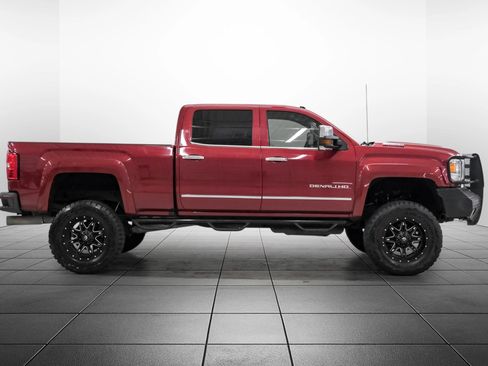 Used 2018 GMC Sierra 2500 Denali w/ Duramax Plus Package AWD/4WD image 8
