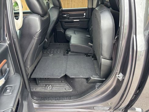 Used 2018 RAM 1500 Laramie w/ Convenience Group AWD/4WD image 40
