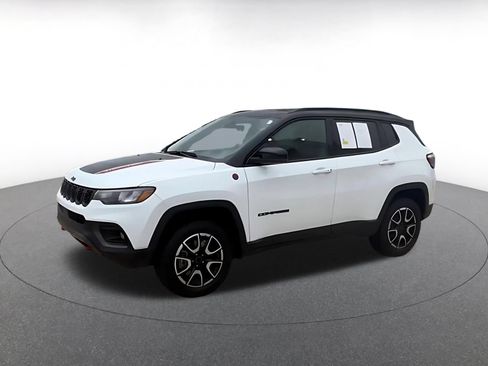 Used 2025 Jeep Compass Trailhawk AWD/4WD image 7