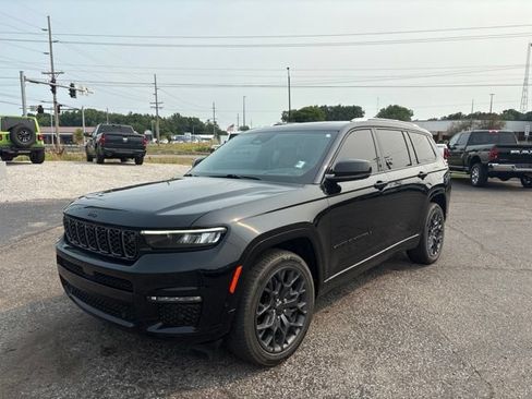 Used 2023 Jeep Grand Cherokee L Summit w/ Advanced Protech Group IV AWD/4WD image 2