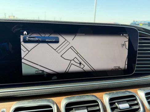 Used 2025 Mercedes-Benz GLS 450 4MATIC image 26