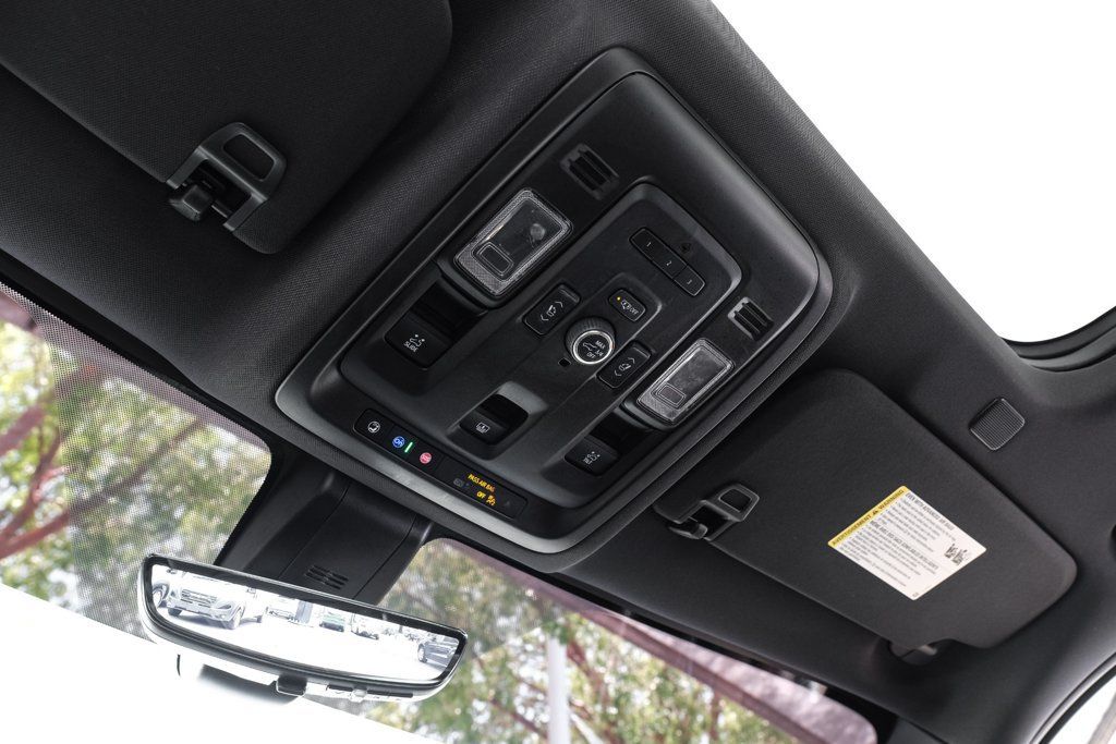 Used 2021 Chevrolet Suburban High Country RWD image 31