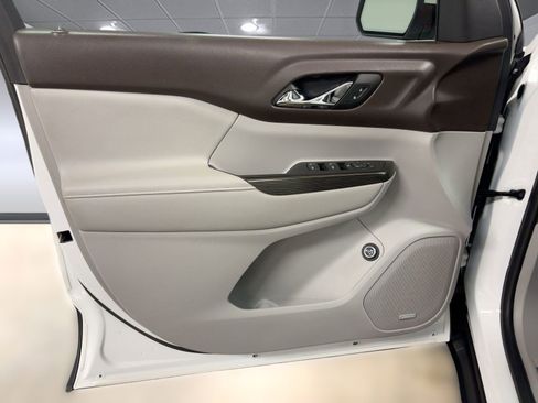 Used 2018 GMC Acadia SLT image 12