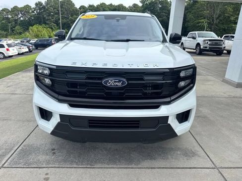 Used 2025 Ford Expedition Max Active AWD/4WD image 2