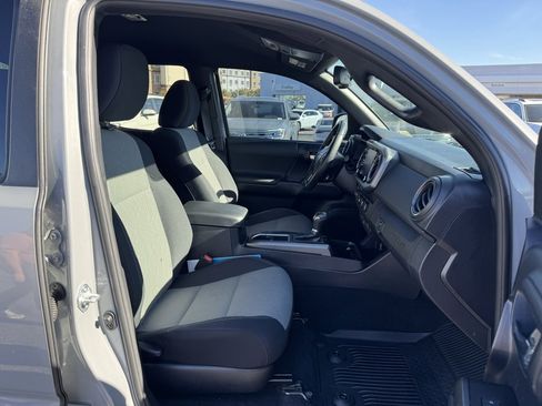 Used 2021 Toyota Tacoma TRD Sport image 21