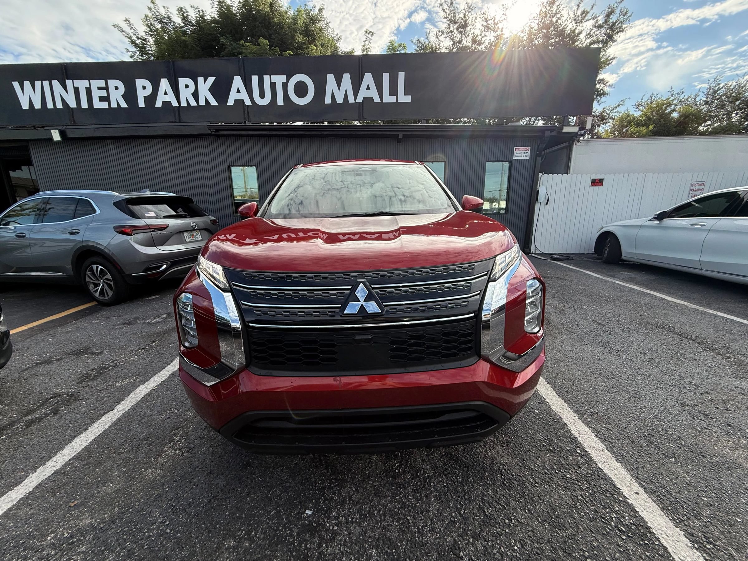 Used 2022 Mitsubishi Outlander ES FWD image 2