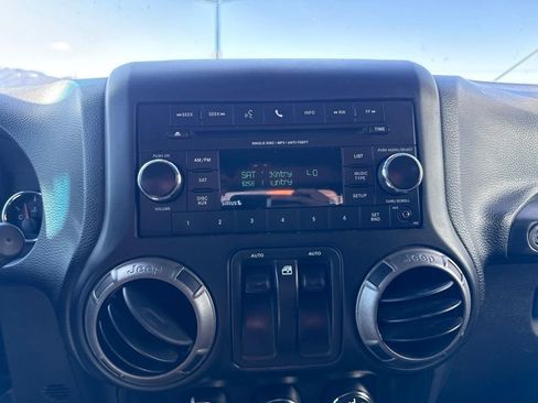 Used 2017 Jeep Wrangler Sport w/ Quick Order Package 24S AWD/4WD image 15